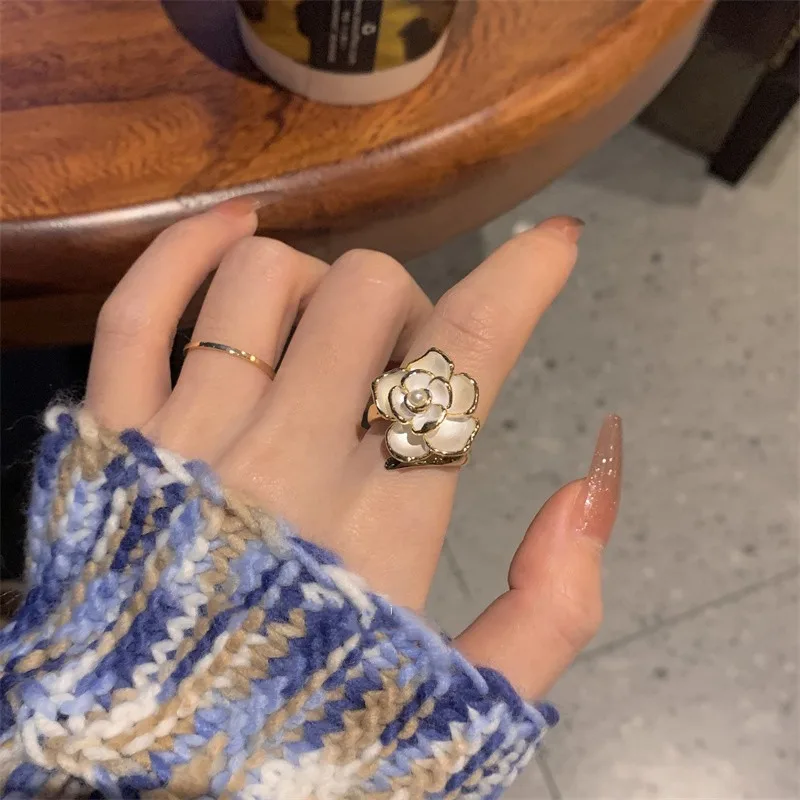 Modni Retro prsten donje japanski i korejski jednostavan cvijet kamelije mali miris lagan luksuzni ulje kap biserna prsten Slika 3