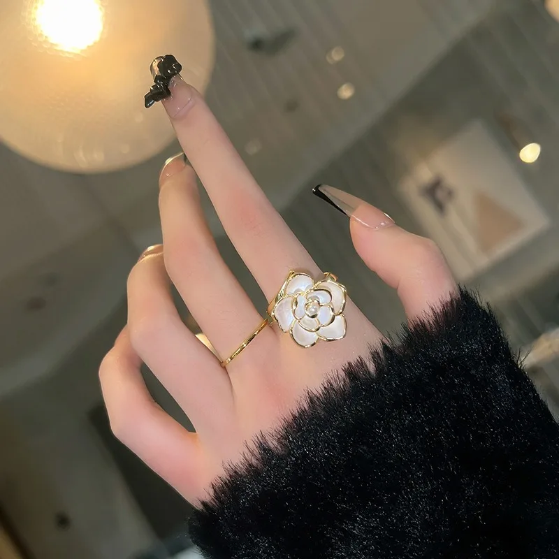 Modni Retro prsten donje japanski i korejski jednostavan cvijet kamelije mali miris lagan luksuzni ulje kap biserna prsten Slika 5