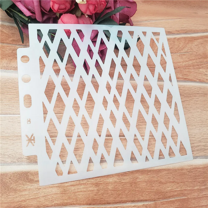 13*14 cm grid šablone za albume sprej plastični oblik štita DIY šuplji kolač Dekoracije ispis čipke line za Valentinovo Slika 3